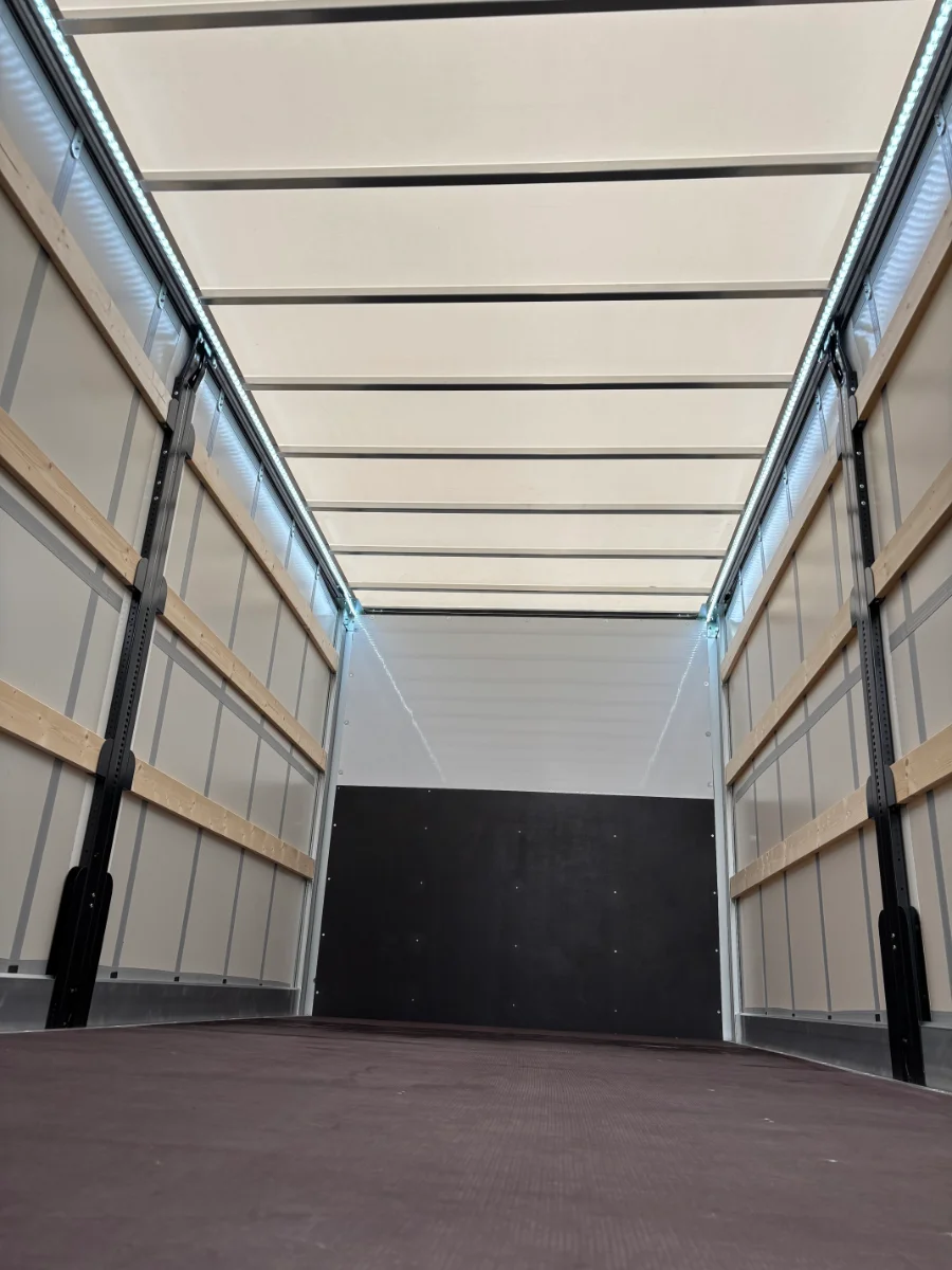 Auflieger des 3500PLUS mit Kofferaufbau